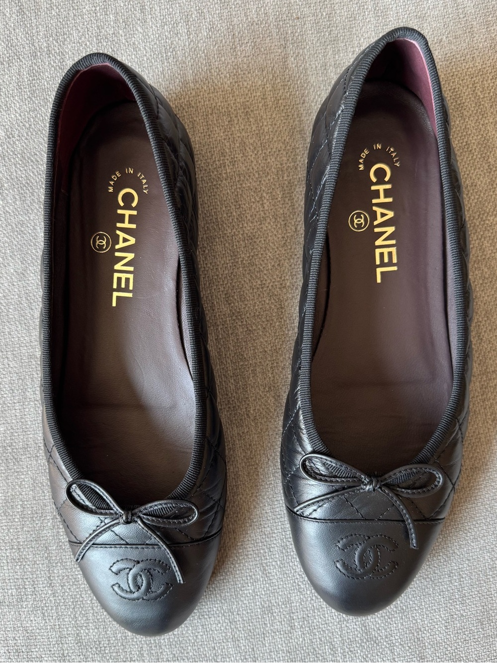 CHANEL Black Quilted Ballet Flats with CC Bow - Picture 2 of 8